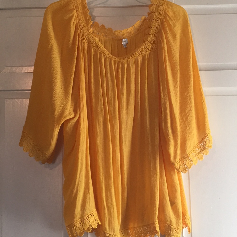 NWOT Avenue gauzy boho top